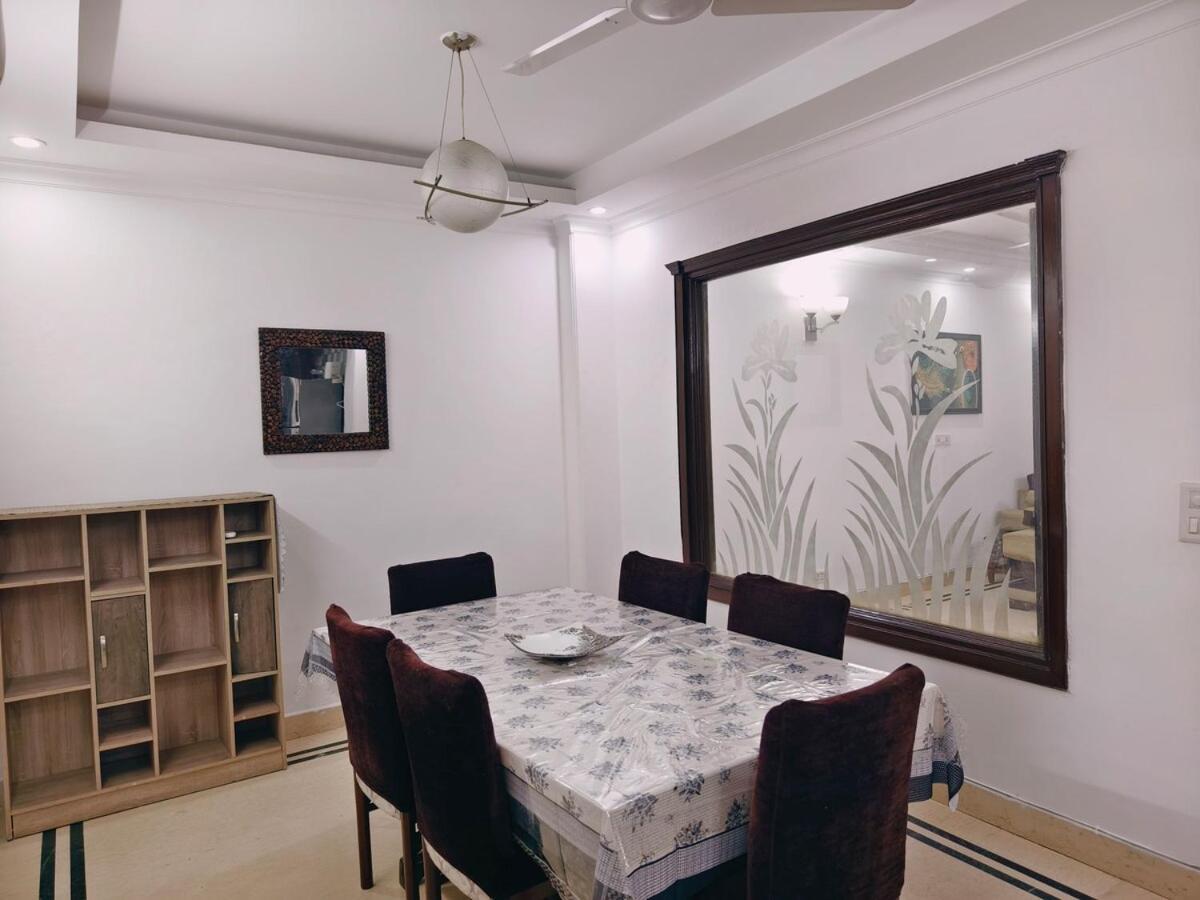 Hostmystay-3bhk In Gk3 ! Mblck Appartement